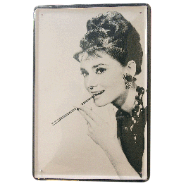 Cartel Metálico Audrey Hepburn fumando